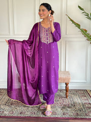 Women Embroidered Rayon Slub kurta set